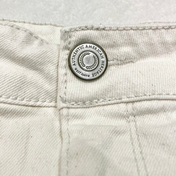 SO Juniors 11 Cream Distressed Shorts with White Lace Detailing - Picture 4 of 9